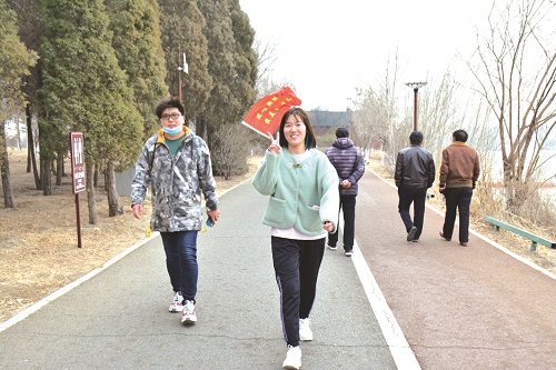 “巾幗心系企 建功新時(shí)代” 一一包頭熱力集團(tuán)女工倡議書(shū)12.jpg